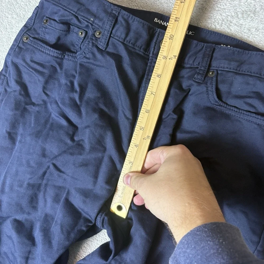 Banana Republic Men's Relaxed Jeans in Navy Blue